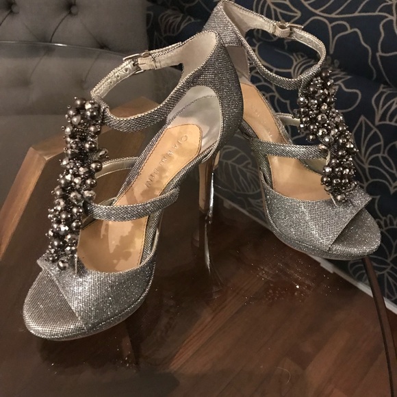 Perfect Sz 6 Gianni Bini Silver Holiday Heels!!!! - Picture 2 of 6